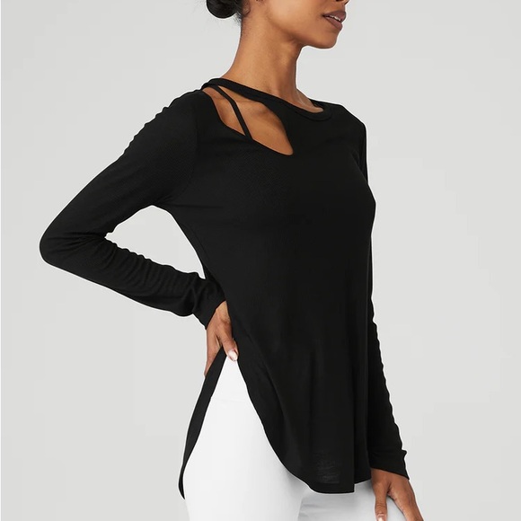 Ribbed Peak Long Sleeve Top XS – Relaxed Fit 🖤 - Picture 6 of 7